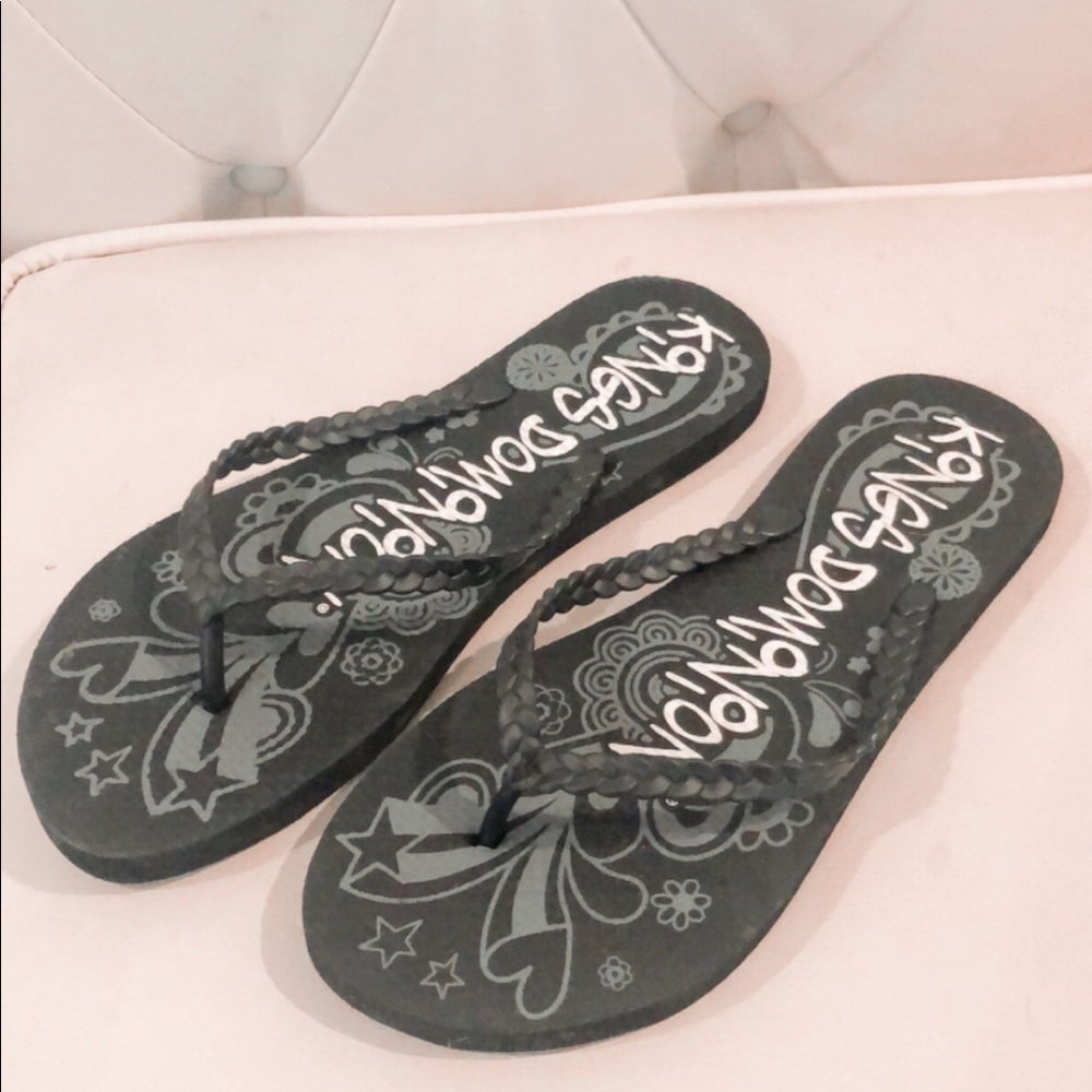 FLIP FLOPS
